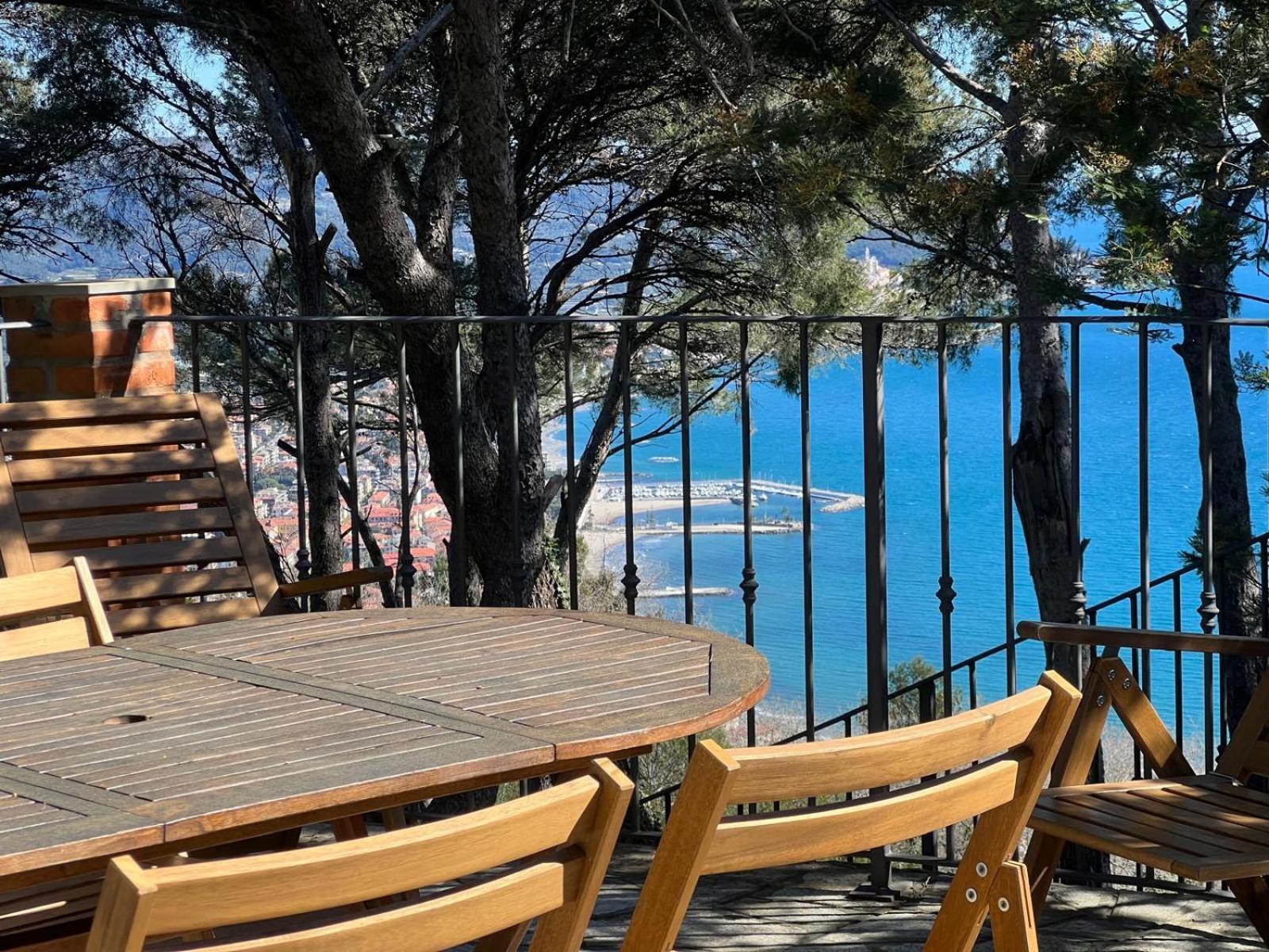 Torre Alpicella Holiday Home, A Scenic Escape Into Nature And Relaxation 迪亚诺马里纳 外观 照片